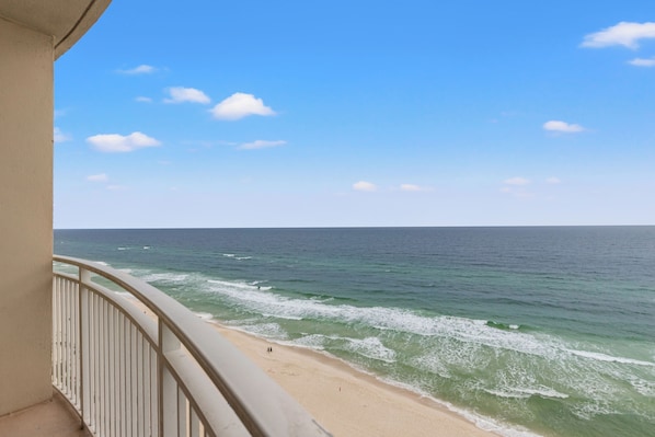 On the beach - Aqua Resort 1207 - Stay Salty (Panama City Beach)
