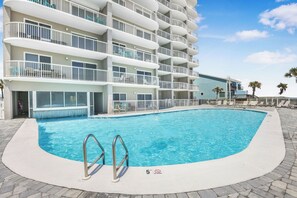 Indoor pool, outdoor pool - Tradewinds 602- Beachfront, heated indoor pool. SLEEPS 6 (Orange Beach)
