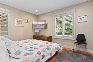 3 bedrooms, desk, iron/ironing board, WiFi