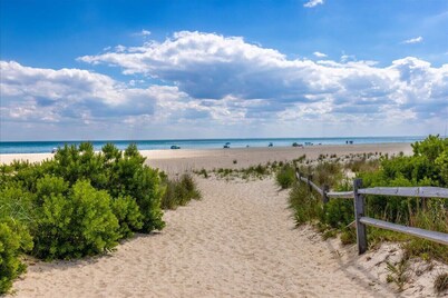 Luxe Cape May Point Escape! Walk to Lake + Peloton