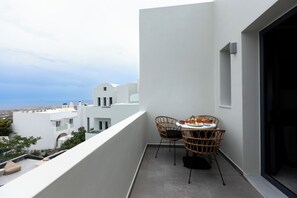 Exterior - Kudos Suites Firostefani  (Santorini)