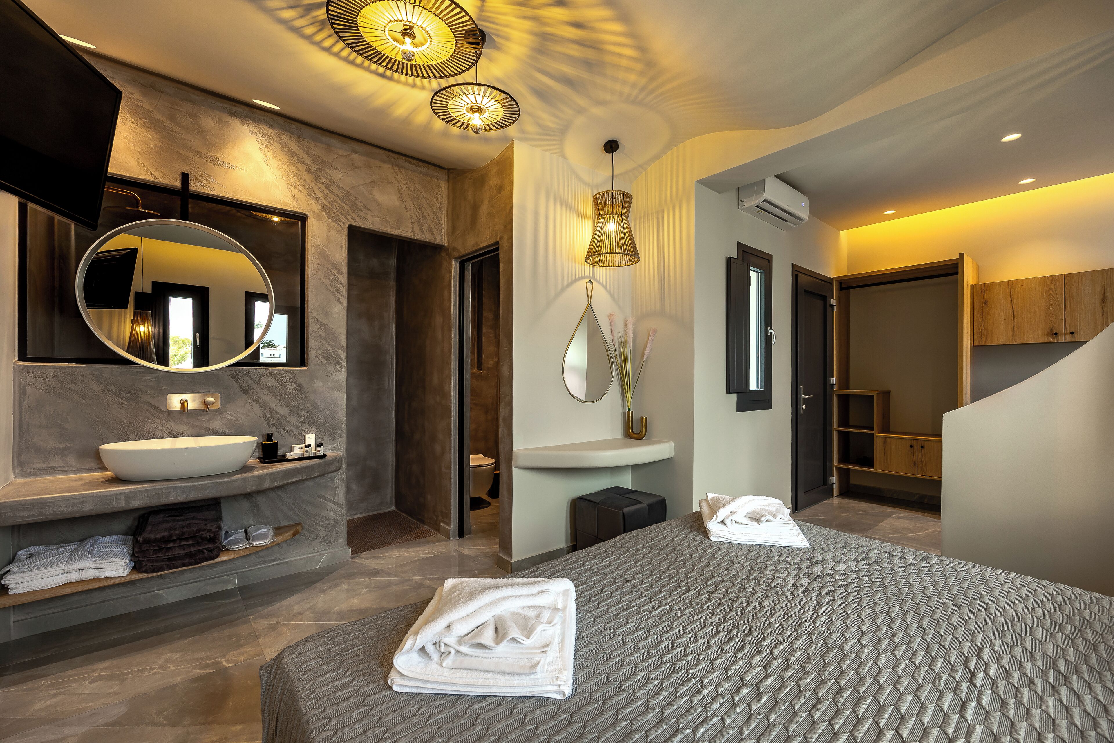 Superior Suite - Private Outdoor Hot Tub and Sea View | 1 bedroom, in-room safe, individually decorated, soundproofing