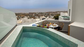 Deluxe Suite - Private Outdoor Hot Tub and Sea View | Terrasse/patio