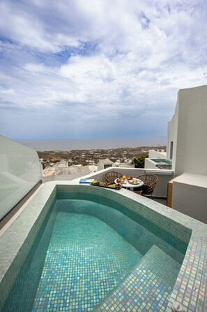 Deluxe Suite - Private Outdoor Hot Tub and Sea View | Terrace/patio - Kudos Suites Firostefani  (Santorini)