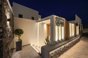 Vista frontal de la propiedad