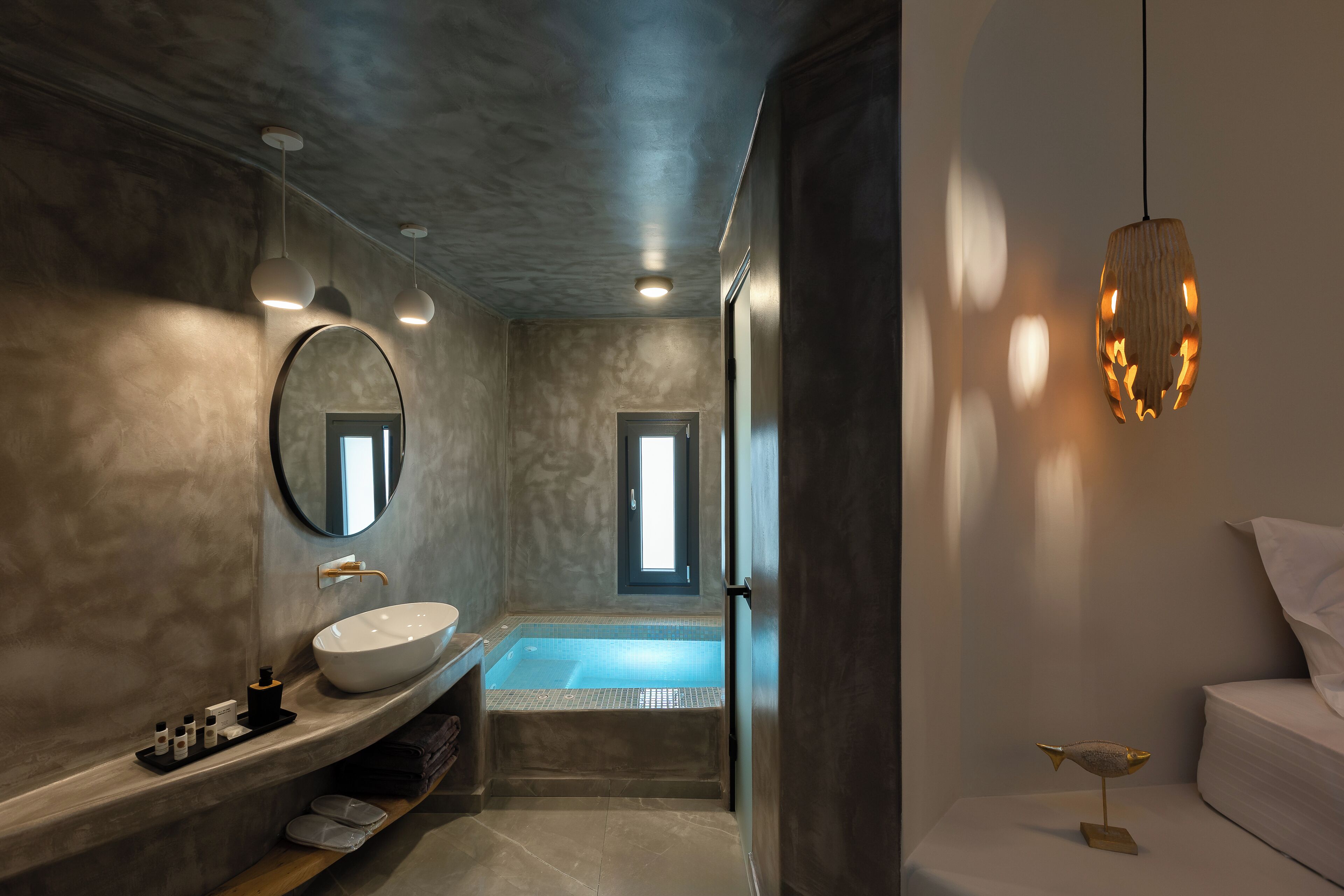 Executive Suite - Luxurious Private Indoor Hot Tub | Bathroom | Shower, free toiletries, hair dryer, bathrobes