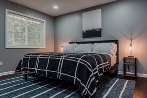 3 bedrooms, desk, iron/ironing board, WiFi - Cozy Modern Villa Sum (New Castle)