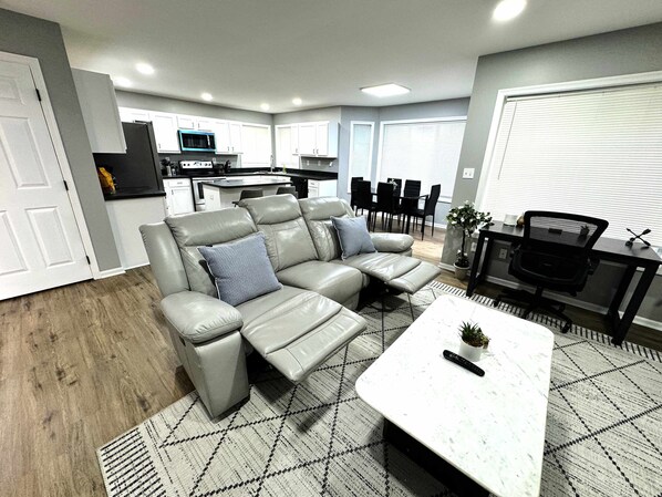 TV, offices - Cozy Modern Villa Sum (New Castle)