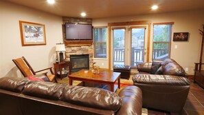 Smart TV, fireplace - Moose Hollow 1404 | 3 Bed, 3.5 Bath (Eden)