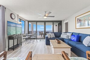 Appart'hôtel, plusieurs lits, balcon, vue océan (Watercrest 1502) | Coin séjour