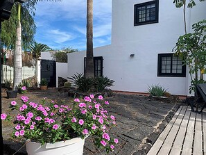 Property grounds - Amazing 4 bedrrooms villa with private swimming pool (Costa Teguise)