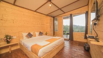 Luxury Villa, 2 Bedrooms | Free WiFi, bed sheets