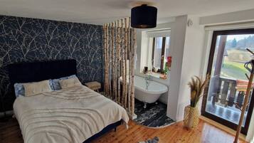 3 quartos, ferros/tábuas de passar roupa, roupa de cama