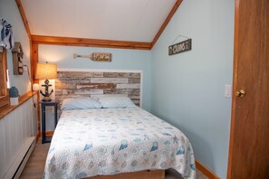 2 bedrooms, desk, iron/ironing board, WiFi