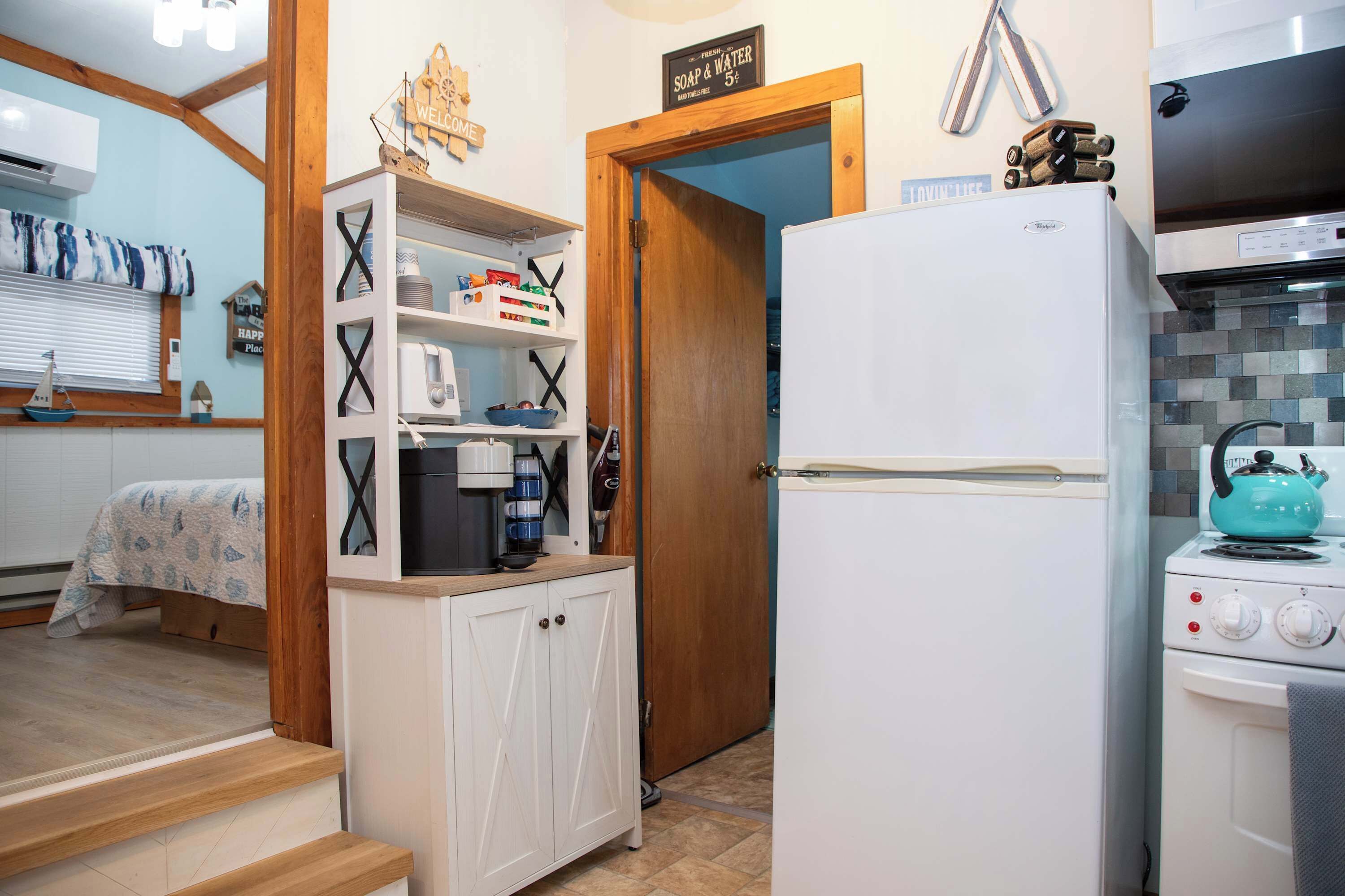 Coffee/tea maker, fridge, microwave, oven