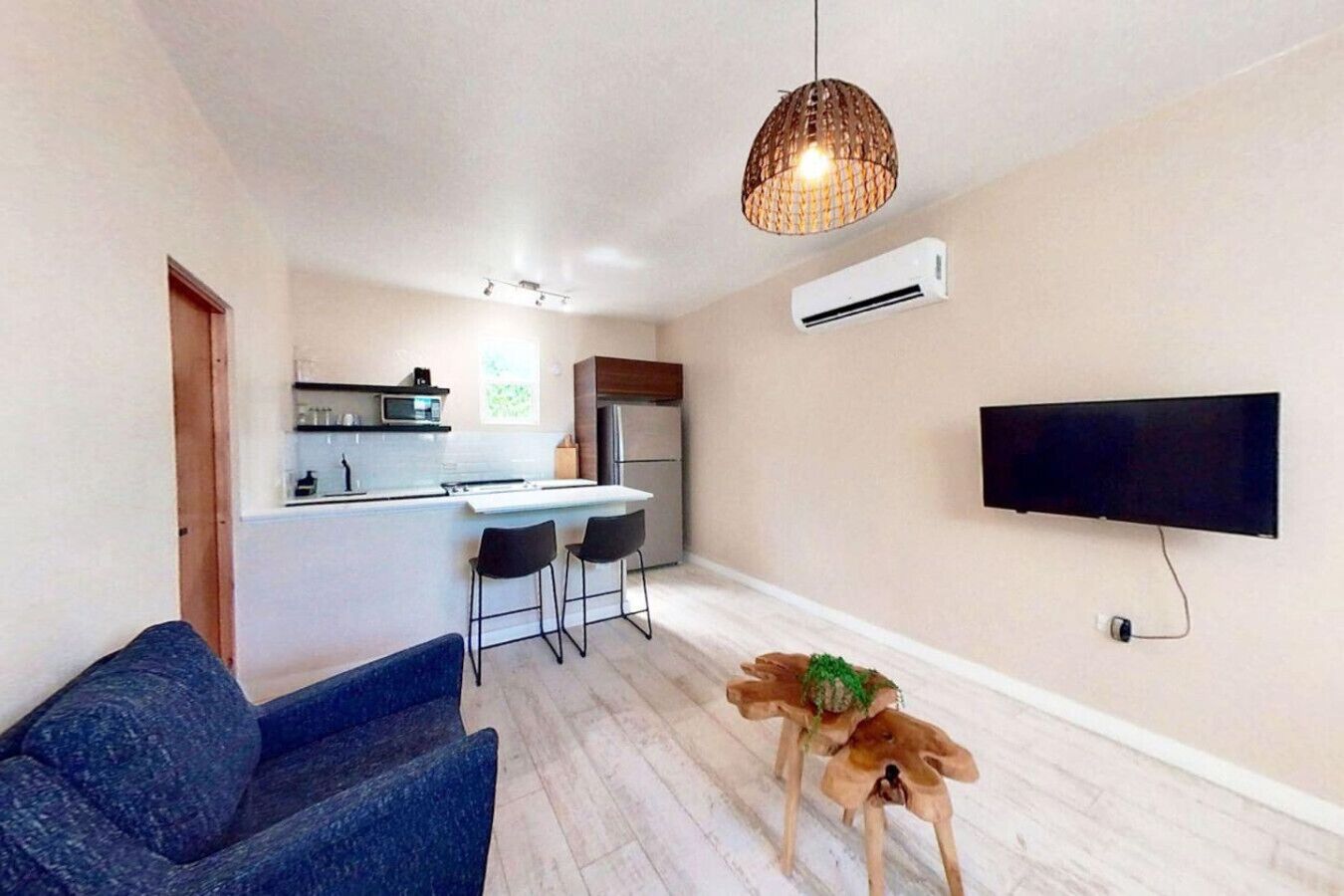 Smart-tv och eldstad