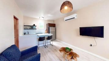 Smart-tv och eldstad