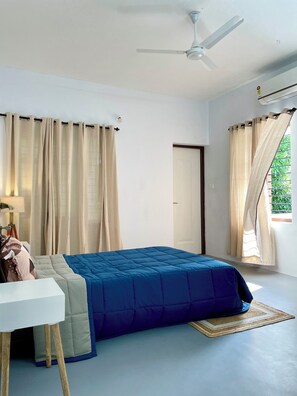 3 bedrooms, iron/ironing board, free WiFi, bed sheets