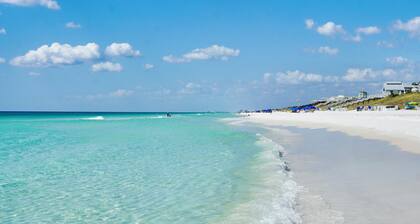 Larger Guest Home Sleeps 2 in Seaside, 352 Yards to Beach + 2 Adult Bikes!