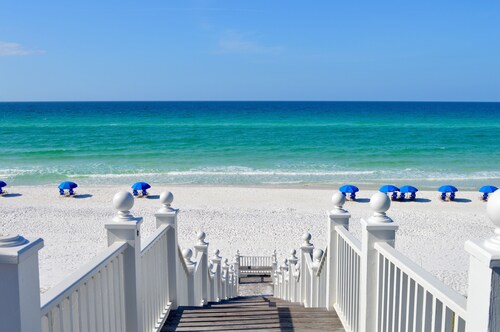 Larger Guest Home Sleeps 2 in Seaside, 352 Yards to Beach + 2 Adult Bikes!