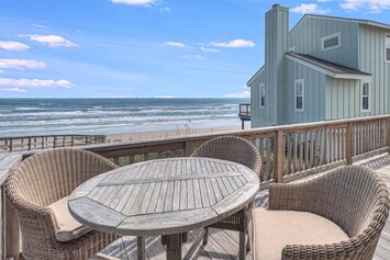 Priceless panoramic views off the 2nd floor balcony deck!