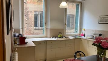 Mikrowelle, Ofen, Herdplatte, Geschirrspüler