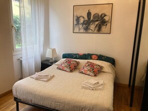 2 makuuhuonetta, silitysrauta/-lauta, Wi-Fi, vuodevaatteet