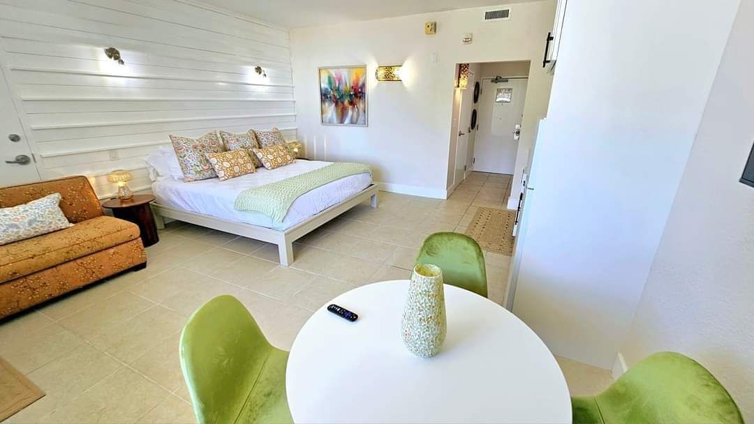 Sunny Side Studio 308 Tampa Bay Florida Beach Resort w/ Pools, Hot Tub & More