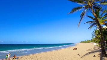 Camastros y toallas de playa