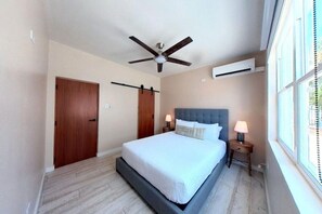 3 Schlafzimmer, Schreibtisch, Bügeleisen/Bügelbrett, WLAN