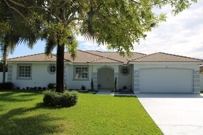 Exterior - Sunny Oasis with Private Pool, Sunny Oasis with Private Pool (Homestead)