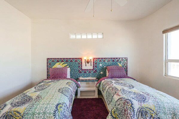 5 chambres, fer et planche à repasser, Wi-Fi gratuit, draps fournis