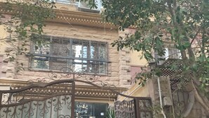 تفاصيل الفندق من الخارج