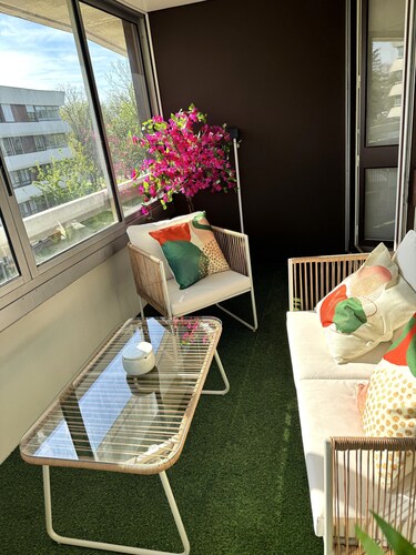 CHANTILLY, Cosy apartment, sleeps 4, wifi, metro 5 min walk