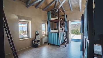 Laptop workspace, blackout drapes, iron/ironing board, free WiFi