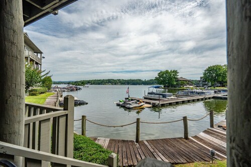 Your Peaceful Lake Sanctuary!