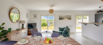 House for 4 adults, 1 child 200m from the beach