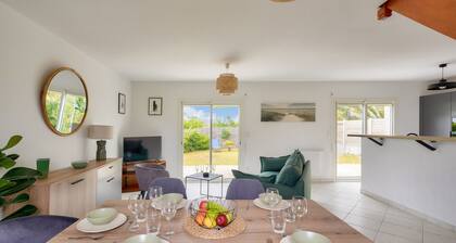 House for 4 adults, 1 child 200m from the beach