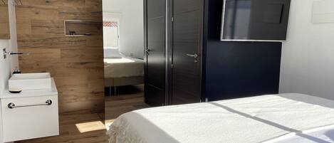 2 bedrooms, WiFi, bed sheets