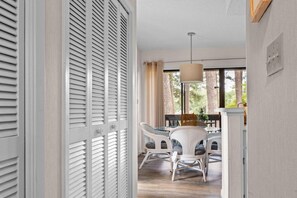 Dining - Condo in Pinehurst on first fairway of Pinehurst 5 golf course. Right across the street of Fair Barn (Pinehurst)