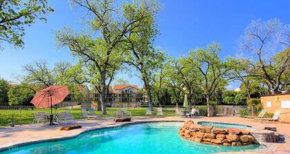 Ww I303 Guadalupe Paradise! 3 Bedroom Condo by RedAwning