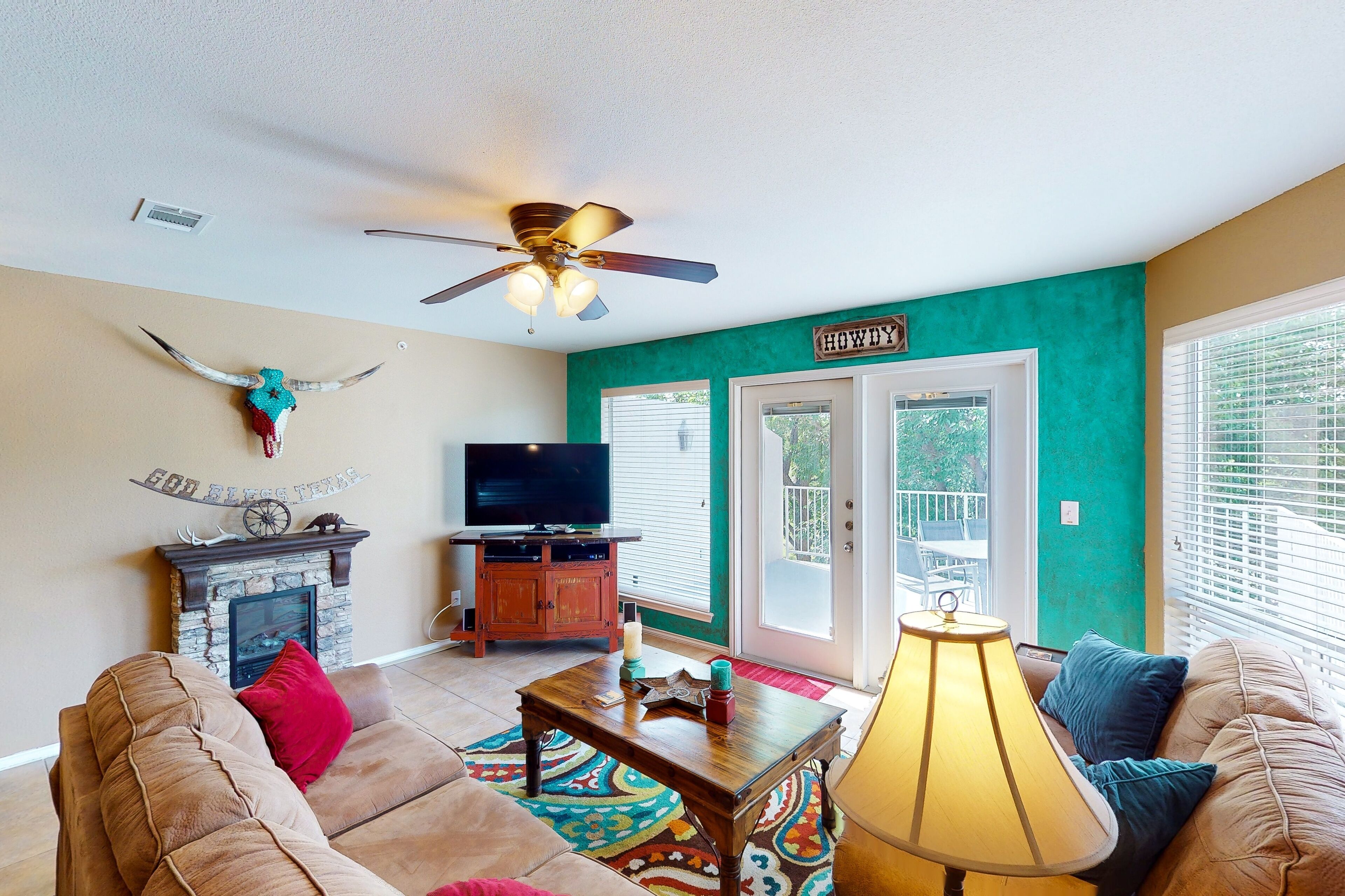 Condo, 3 Bedrooms | Living area