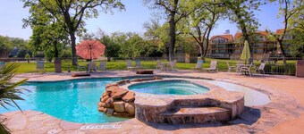 Ww I303 Guadalupe Paradise! 3 Bedroom Condo by RedAwning