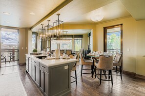 Dining - Park City Lux Dream Ski-in/out At Canyons Village! 521h 4 Bedroom Condo by RedAwning (Park City)