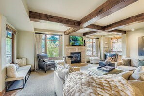 Apartment, 4 Schlafzimmer | Wohnbereich | Smart-TV