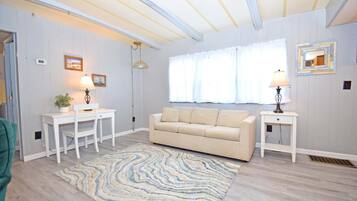 House, 3 Bedrooms | Living area | Streaming services