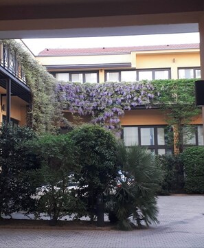 Property grounds - Loft in Certosa District with private parking (Milano)