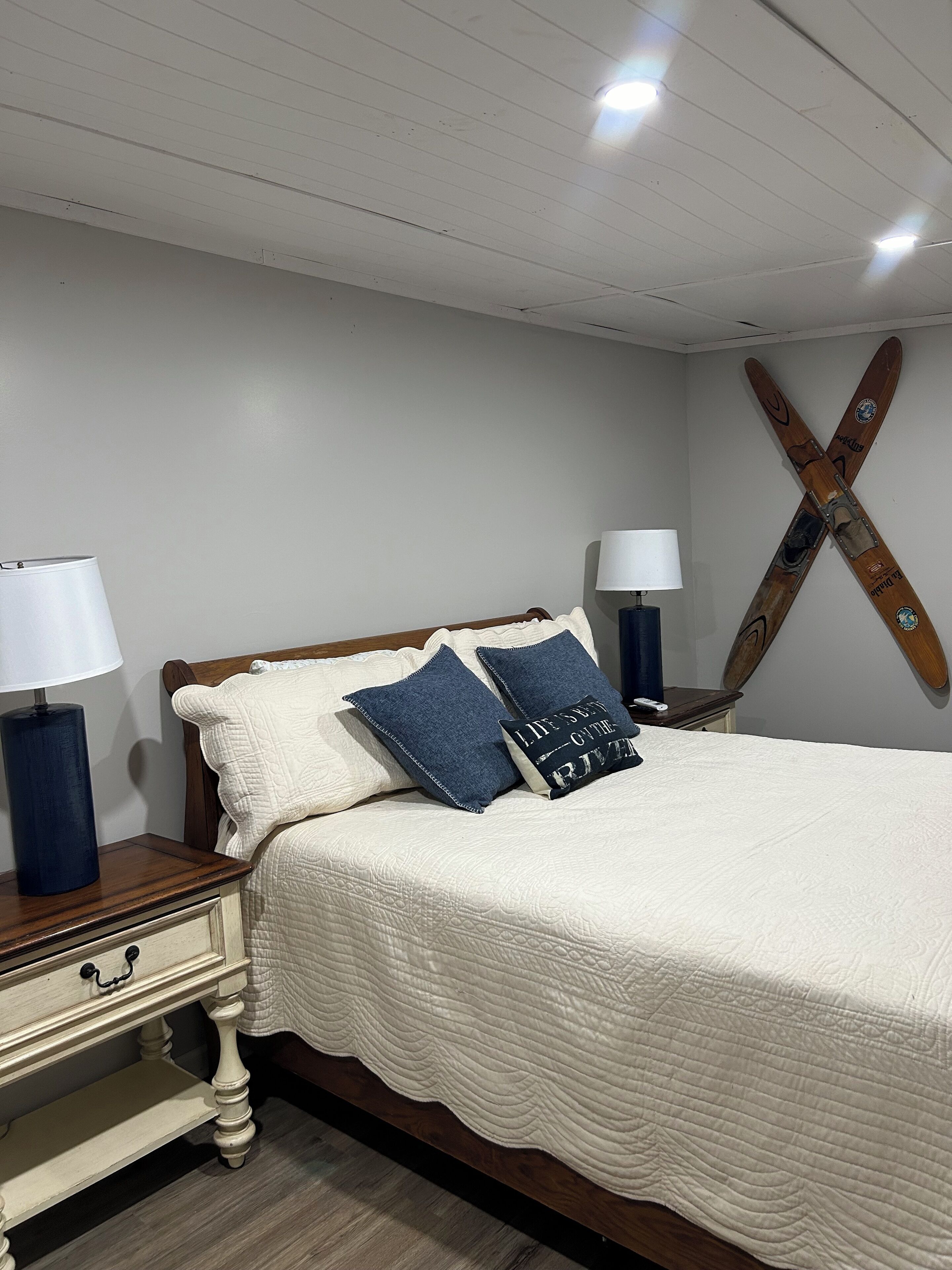 2 室のベッドルーム、アイロン / アイロン台、WiFi (無料)、ベッドシーツ