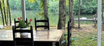 Cozy Last Resort Cottage located on Gun Shute Island off the Alabama River.