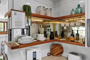 Private kitchen - The Olivia
St. Petersburg! Family friendly with Pool. Water/beach access (St. Petersburg)